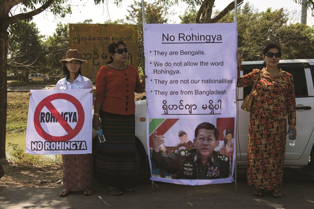 Anti-Rohingya hardline Buddhist group together with Buddhist monks rally outside Yangon’s Thilawa port as the Malaysian ship carrying relief aid for the Rohingya Muslim minority arrives on February 9, 2017.  AFP PHOTO / ROMEO GACAD