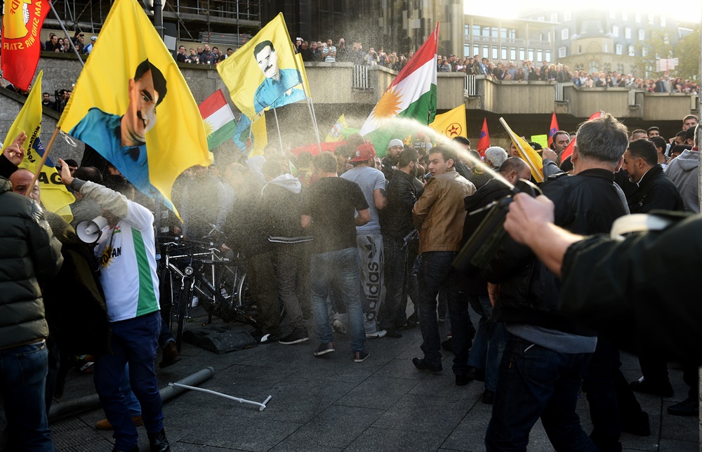 Police use pepper spray against a Pro-PKK demonstration in Cologne on November 1, 2014. AFP PHOTO /  PATRIK STOLLARZ