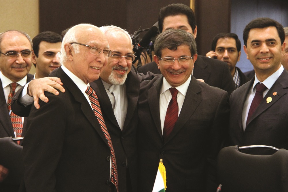 Turkish Foreign Minister Davutoğlu and  Iranian Foreign Minister Javad Zarif at P5+1 negotiations in Geneva on October 15-16. AA